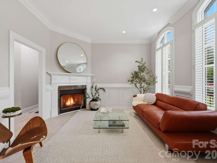 1120 Chollywood Drive, Charlotte, NC 28211.  MLS# CAR4372773, YatesRealty ID 21940. 