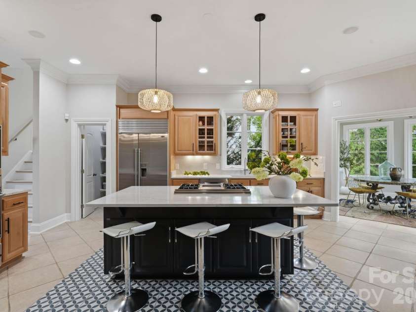1120 Chollywood Drive, Charlotte, NC 28211.  MLS# CAR4372773, YatesRealty ID 21940. 