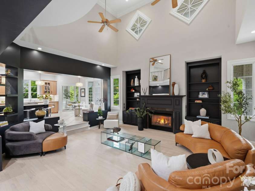 1120 Chollywood Drive, Charlotte, NC 28211.  MLS# CAR4372773, YatesRealty ID 21940. 