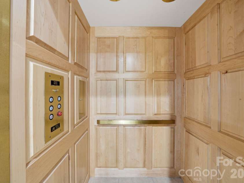 1120 Chollywood Drive, Charlotte, NC 28211.  MLS# CAR4372773, YatesRealty ID 21940. 