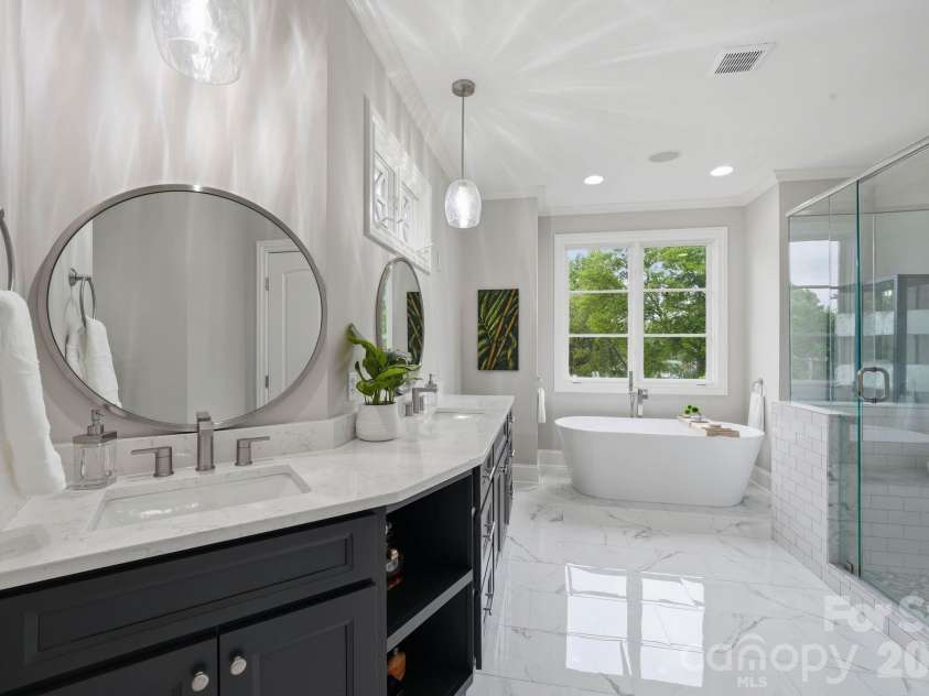 1120 Chollywood Drive, Charlotte, NC 28211.  MLS# CAR4372773, YatesRealty ID 21940. 