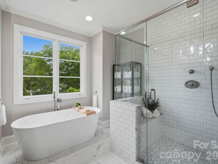 1120 Chollywood Drive, Charlotte, NC 28211.  MLS# CAR4372773, YatesRealty ID 21940. 