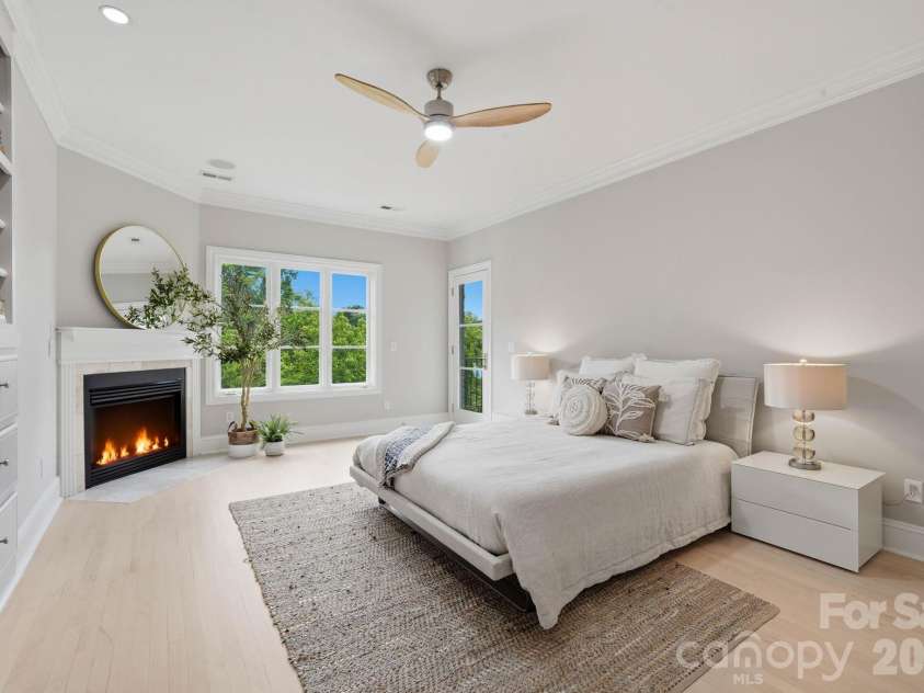 1120 Chollywood Drive, Charlotte, NC 28211.  MLS# CAR4372773, YatesRealty ID 21940. 