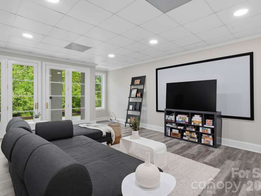 1120 Chollywood Drive, Charlotte, NC 28211.  MLS# CAR4372773, YatesRealty ID 21940. 