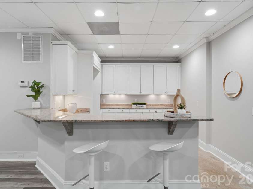 1120 Chollywood Drive, Charlotte, NC 28211.  MLS# CAR4372773, YatesRealty ID 21940. 