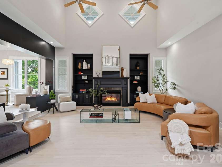 1120 Chollywood Drive, Charlotte, NC 28211.  MLS# CAR4372773, YatesRealty ID 21940. 