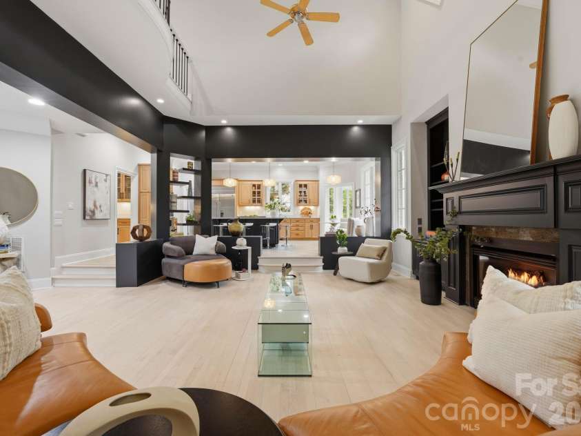 1120 Chollywood Drive, Charlotte, NC 28211.  MLS# CAR4372773, YatesRealty ID 21940. 