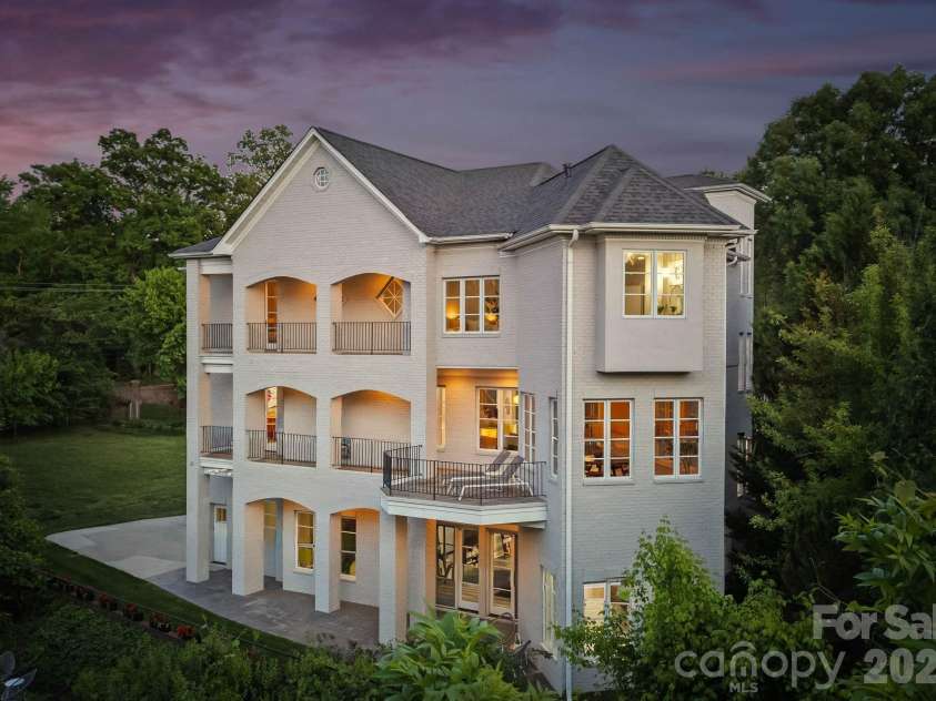 1120 Chollywood Drive, Charlotte, NC 28211.  MLS# CAR4372773, YatesRealty ID 21940. 