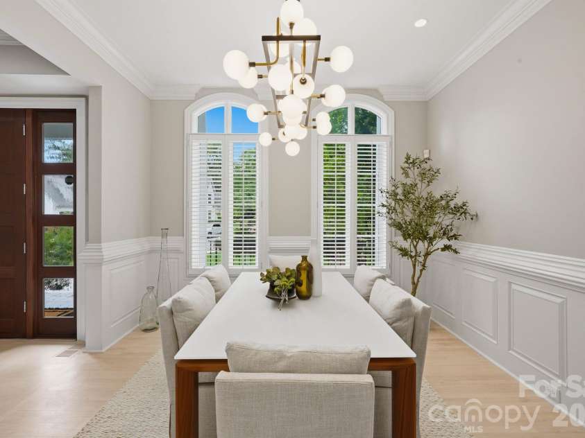 1120 Chollywood Drive, Charlotte, NC 28211.  MLS# CAR4372773, YatesRealty ID 21940. 
