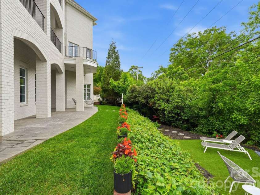 1120 Chollywood Drive, Charlotte, NC 28211.  MLS# CAR4372773, YatesRealty ID 21940. 