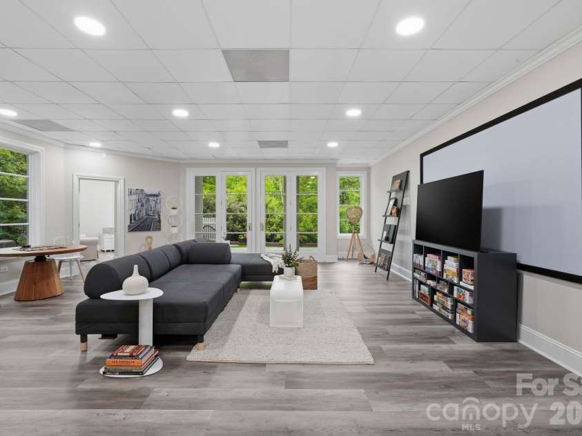 1120 Chollywood Drive, Charlotte, NC 28211.  MLS# CAR4372773, YatesRealty ID 21940. 