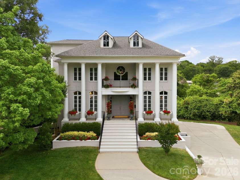 1120 Chollywood Drive, Charlotte, NC 28211.  MLS# CAR4372773, YatesRealty ID 21940. 