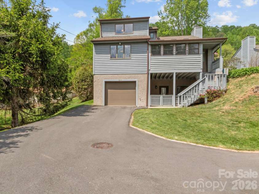 317 Robertson Street, Burnsville, NC 28714.  MLS# CAR4376081, YatesRealty ID 21941. 