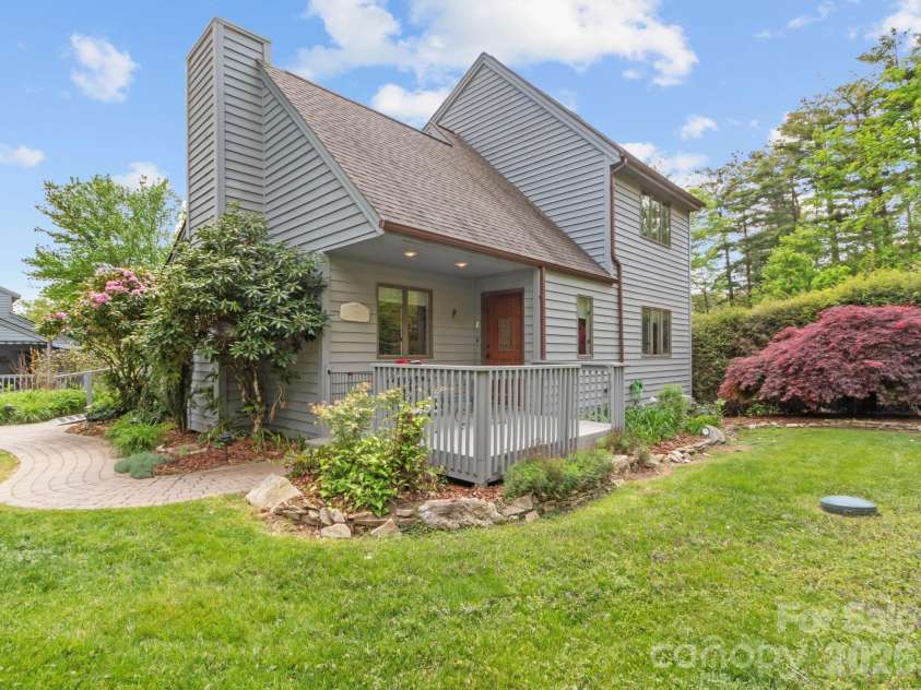 317 Robertson Street, Burnsville, NC 28714.  MLS# CAR4376081, YatesRealty ID 21941. 
