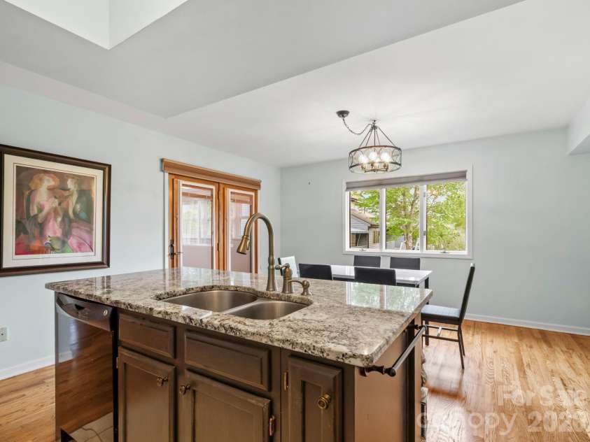 317 Robertson Street, Burnsville, NC 28714.  MLS# CAR4376081, YatesRealty ID 21941. 