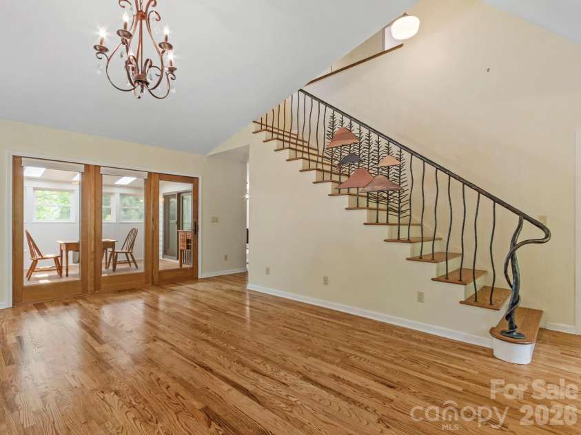 317 Robertson Street, Burnsville, NC 28714.  MLS# CAR4376081, YatesRealty ID 21941. 