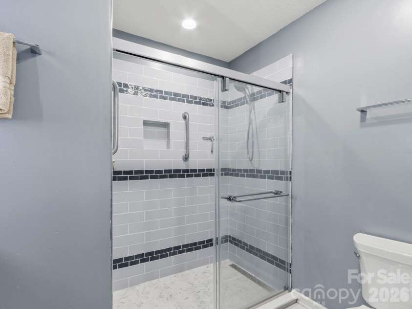 317 Robertson Street, Burnsville, NC 28714.  MLS# CAR4376081, YatesRealty ID 21941. 