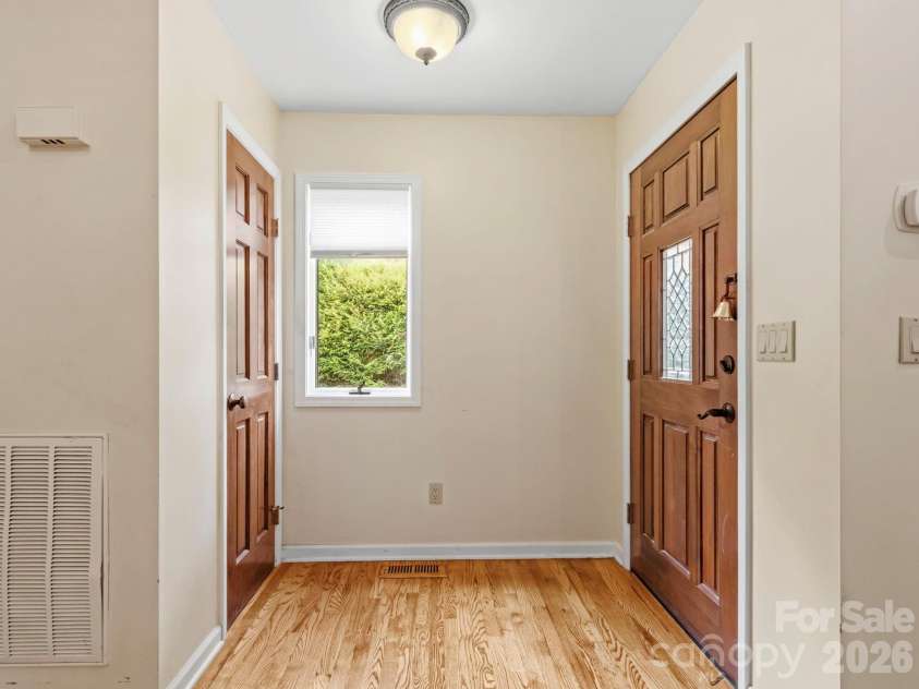 317 Robertson Street, Burnsville, NC 28714.  MLS# CAR4376081, YatesRealty ID 21941. 