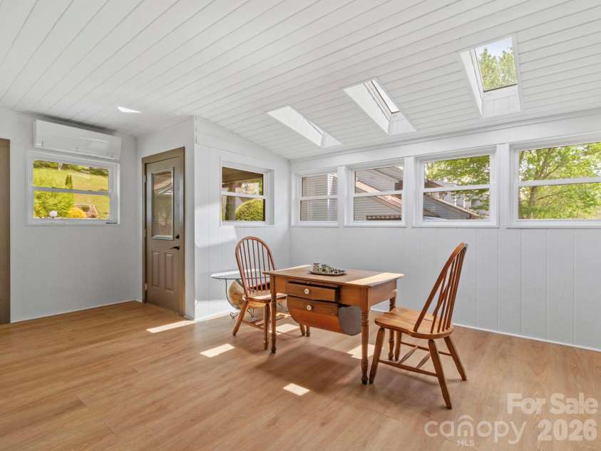 317 Robertson Street, Burnsville, NC 28714.  MLS# CAR4376081, YatesRealty ID 21941. 