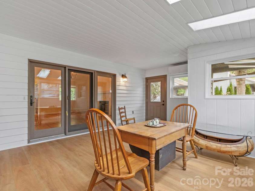 317 Robertson Street, Burnsville, NC 28714.  MLS# CAR4376081, YatesRealty ID 21941. 