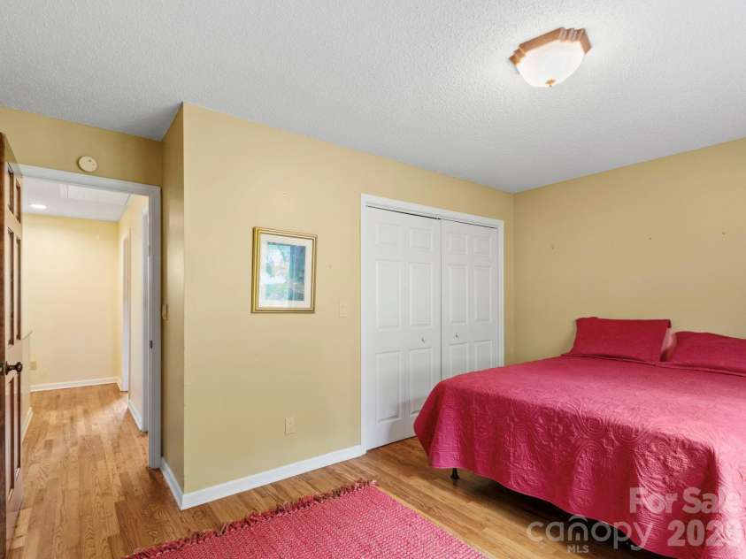 317 Robertson Street, Burnsville, NC 28714.  MLS# CAR4376081, YatesRealty ID 21941. 