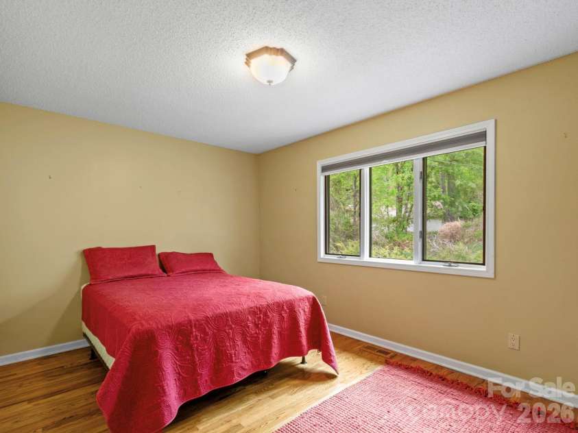 317 Robertson Street, Burnsville, NC 28714.  MLS# CAR4376081, YatesRealty ID 21941. 