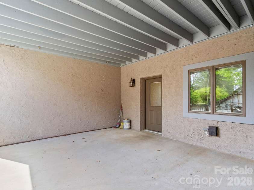 317 Robertson Street, Burnsville, NC 28714.  MLS# CAR4376081, YatesRealty ID 21941. 