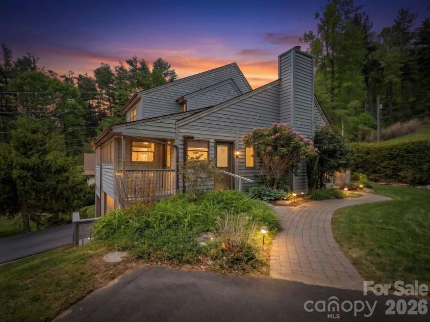 317 Robertson Street, Burnsville, NC 28714.  MLS# CAR4376081, YatesRealty ID 21941. 