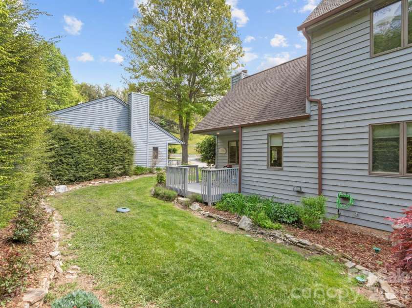 317 Robertson Street, Burnsville, NC 28714.  MLS# CAR4376081, YatesRealty ID 21941. 