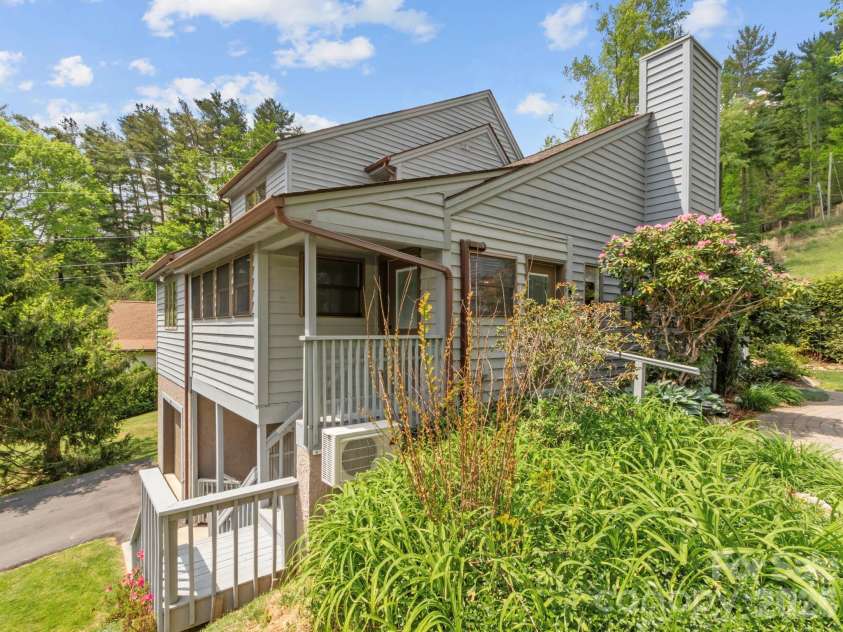 317 Robertson Street, Burnsville, NC 28714.  MLS# CAR4376081, YatesRealty ID 21941. 