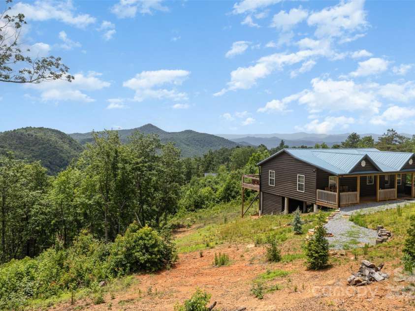 7025 Martin Lane, Morganton, NC 28655.  MLS# CAR4273251, YatesRealty ID 21941. 