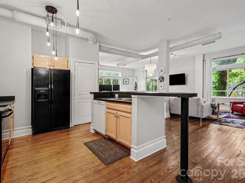 404 Laurel Avenue, Charlotte, NC 28204.  MLS# CAR4377380, YatesRealty ID 21942. 