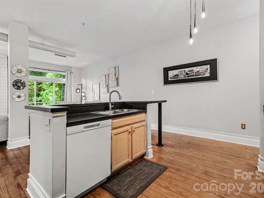404 Laurel Avenue, Charlotte, NC 28204.  MLS# CAR4377380, YatesRealty ID 21942. 
