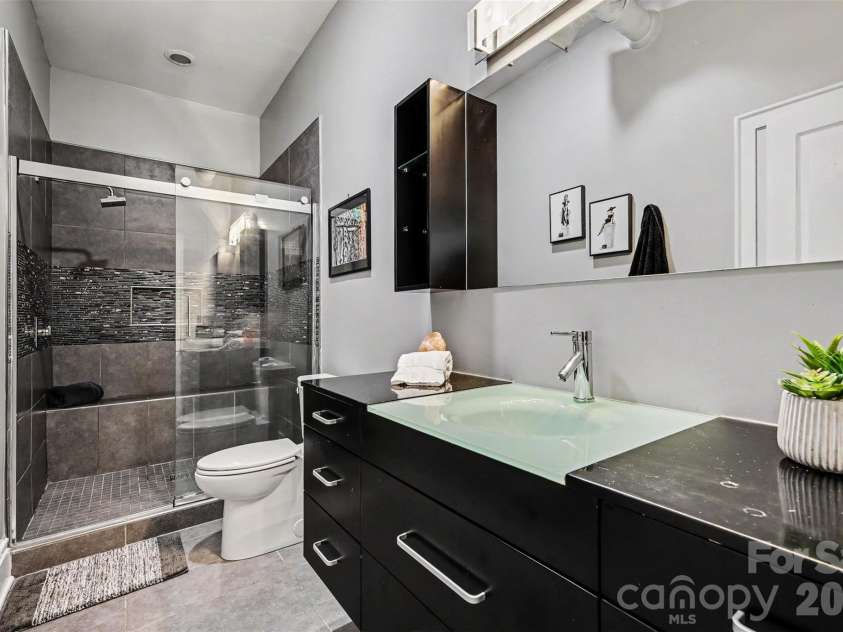 404 Laurel Avenue, Charlotte, NC 28204.  MLS# CAR4377380, YatesRealty ID 21942. 