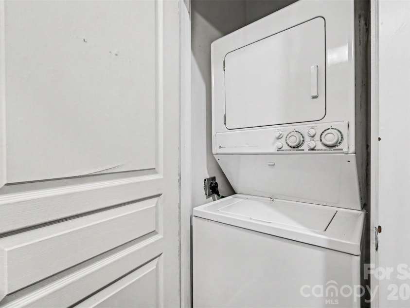 404 Laurel Avenue, Charlotte, NC 28204.  MLS# CAR4377380, YatesRealty ID 21942. 