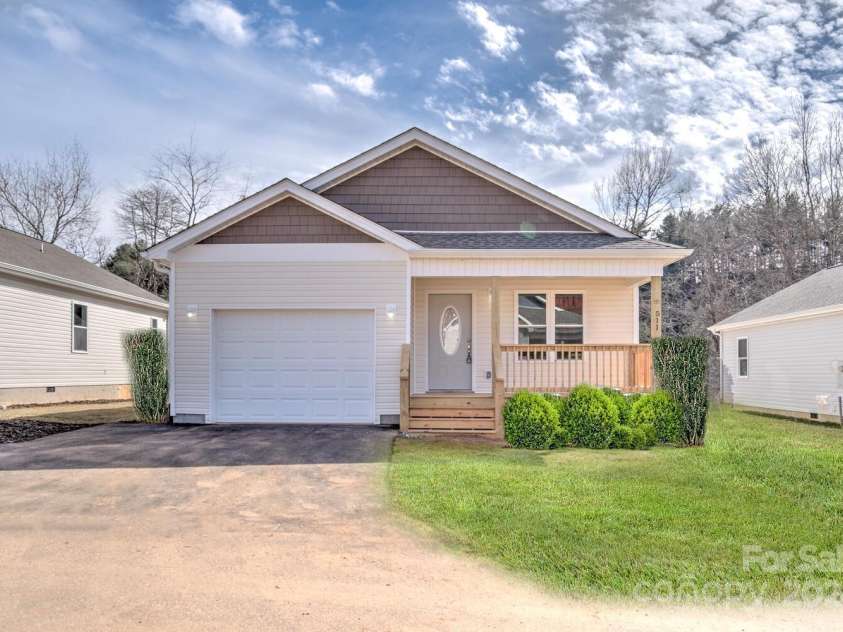 231 Quinn Hill Lane, Mars Hill, NC 28754.  MLS# CAR4167896, YatesRealty ID 21943. 