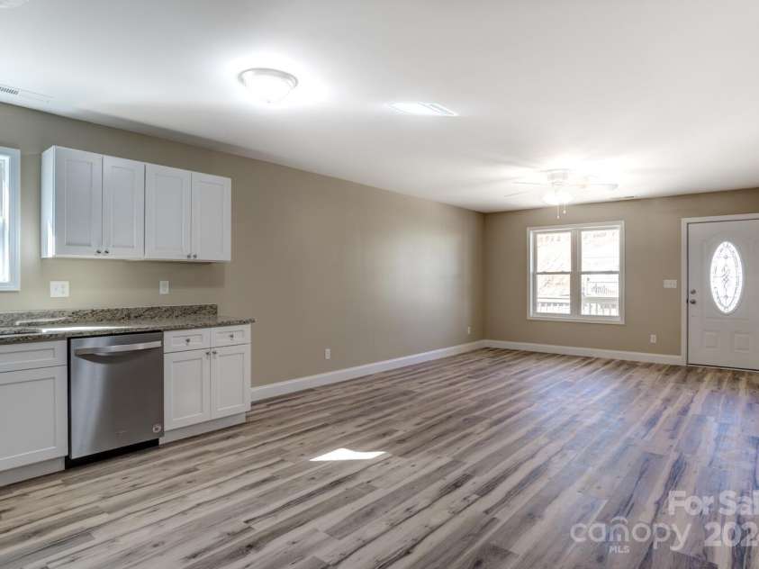 231 Quinn Hill Lane, Mars Hill, NC 28754.  MLS# CAR4167896, YatesRealty ID 21943. 