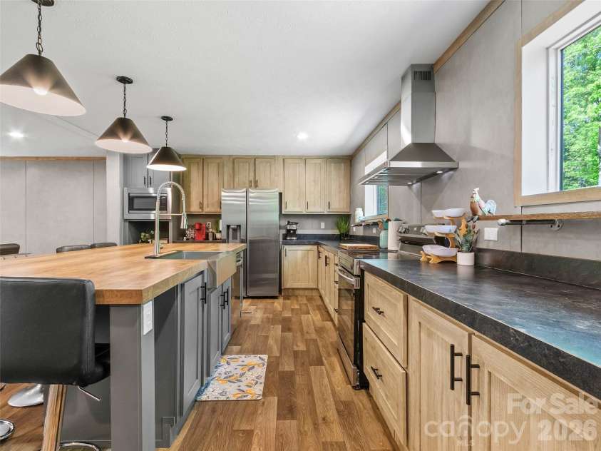 293 Spar Mill Road, Burnsville, NC 28714.  MLS# CAR4377437, YatesRealty ID 21943. Kitchen