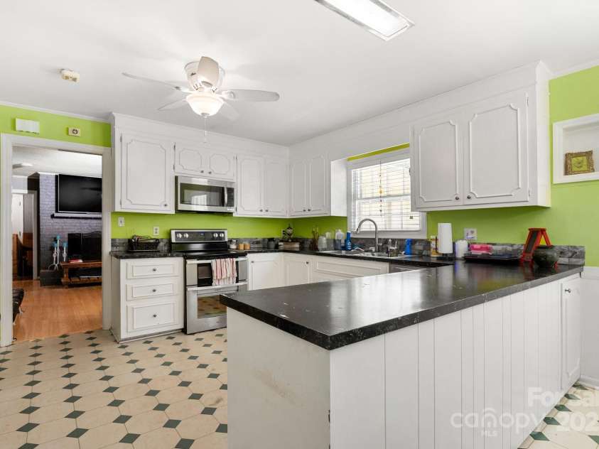 1210 Brookwood Drive, Shelby, NC 28150.  MLS# CAR4229216, YatesRealty ID 21944. ...an electric range with 2 ovens, microwave,...