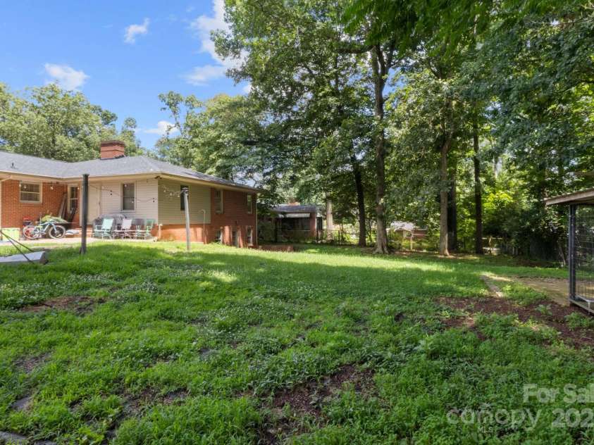 1210 Brookwood Drive, Shelby, NC 28150.  MLS# CAR4229216, YatesRealty ID 21944. Large level lot