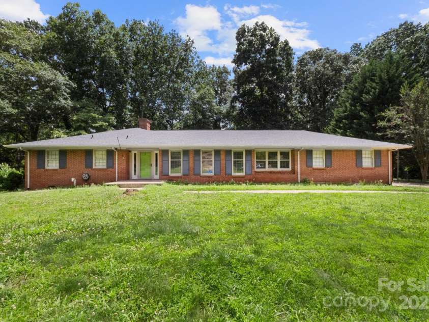 1210 Brookwood Drive, Shelby, NC 28150.  MLS# CAR4229216, YatesRealty ID 21944. Welcome to 1210 Brookwood Drive!