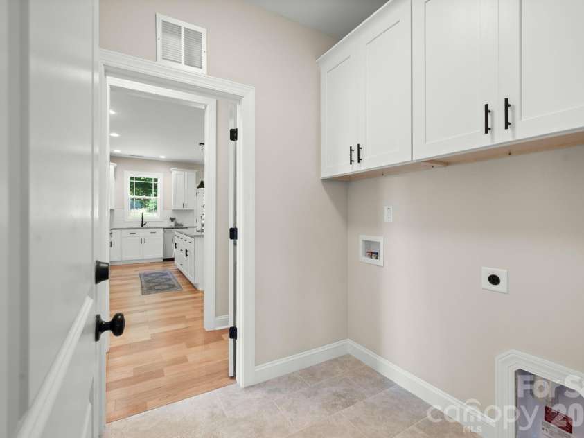 1357 Norman Shoaf Road, Winston Salem, NC 27107.  MLS# CAR4370754, YatesRealty ID 21944. 
