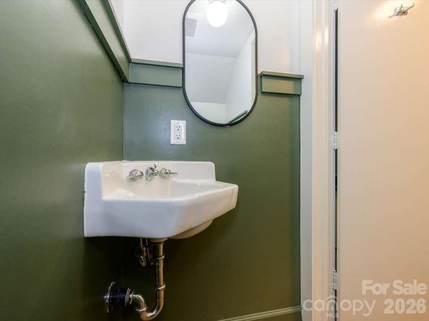 3738 Winding Creek Lane, Charlotte, NC 28226.  MLS# CAR4376809, YatesRealty ID 21947. 