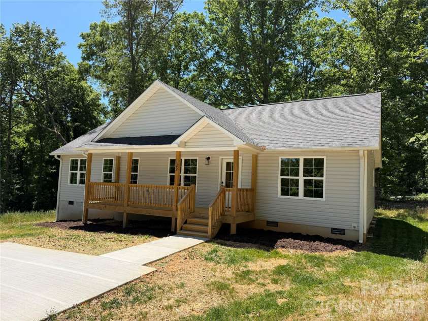 129 Jessicas Way, Lexington, NC 27292.  MLS# CAR4380803, YatesRealty ID 21948. 