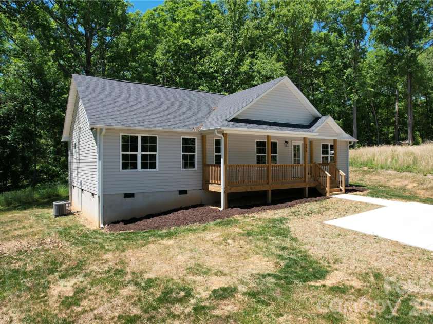 129 Jessicas Way, Lexington, NC 27292.  MLS# CAR4380803, YatesRealty ID 21948. 