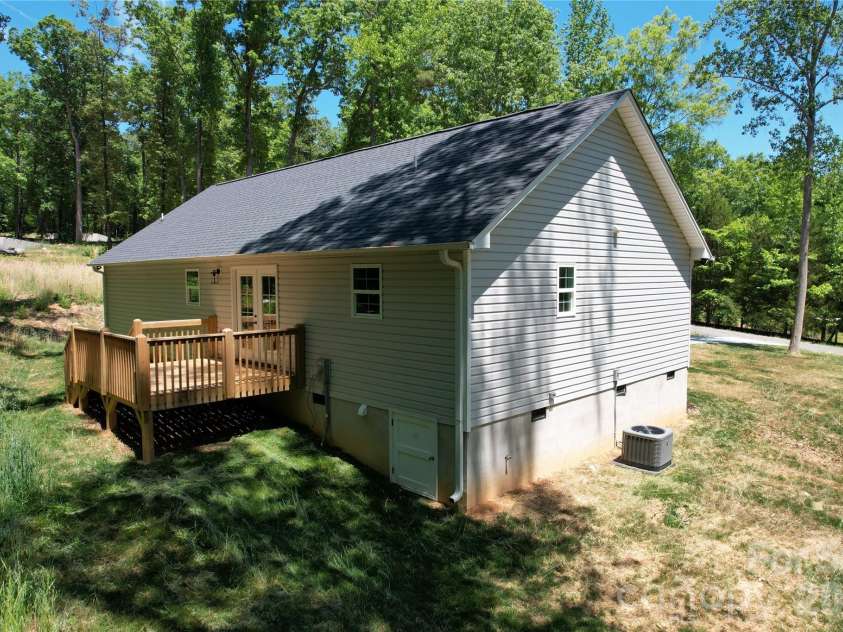 129 Jessicas Way, Lexington, NC 27292.  MLS# CAR4380803, YatesRealty ID 21948. 