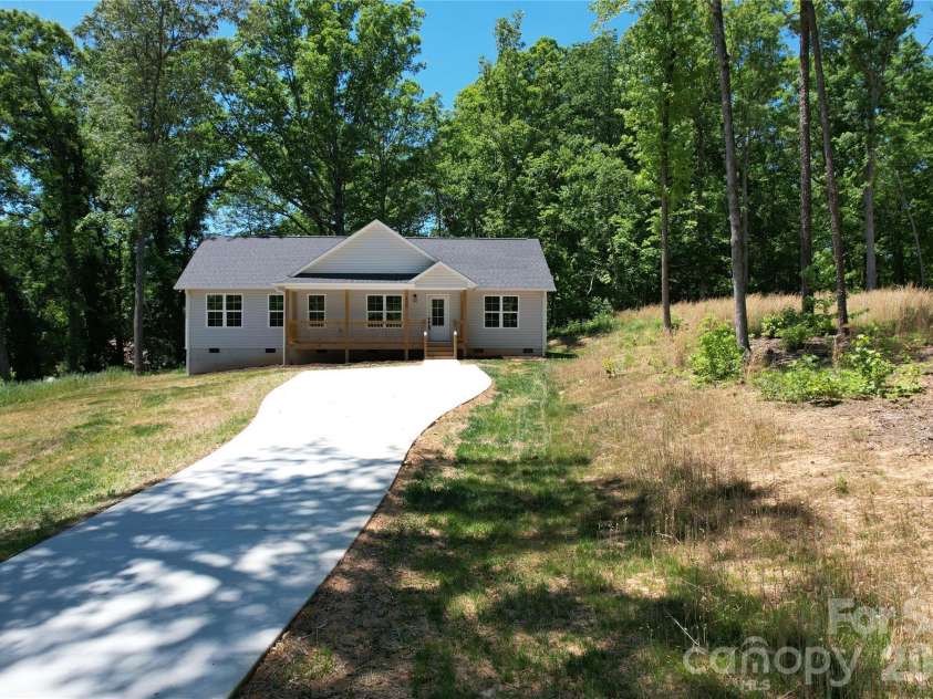 129 Jessicas Way, Lexington, NC 27292.  MLS# CAR4380803, YatesRealty ID 21948. 