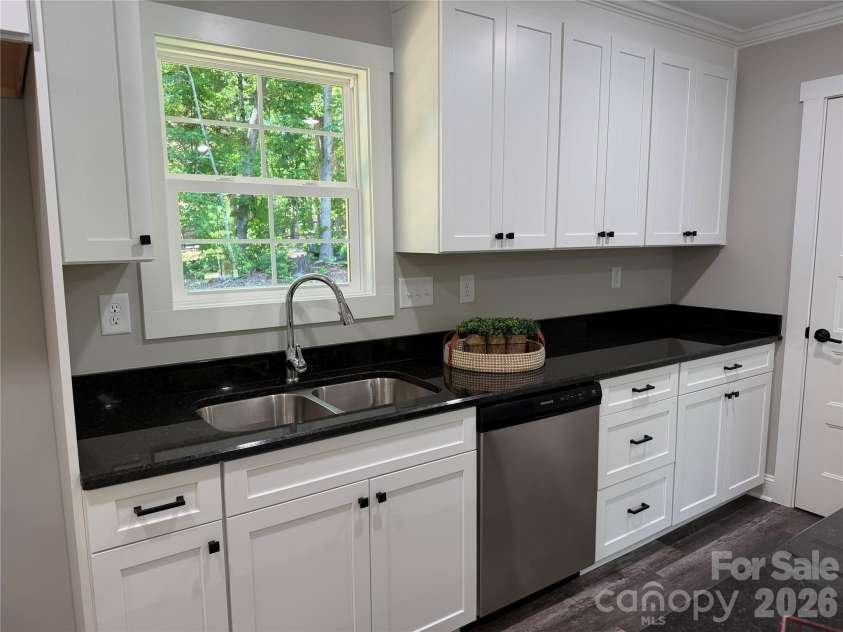 129 Jessicas Way, Lexington, NC 27292.  MLS# CAR4380803, YatesRealty ID 21948. 