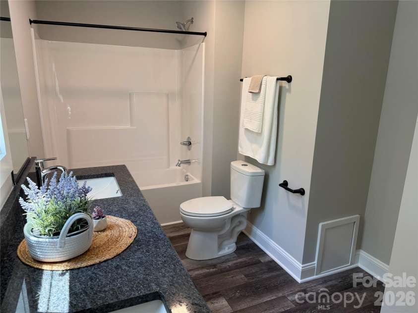 129 Jessicas Way, Lexington, NC 27292.  MLS# CAR4380803, YatesRealty ID 21948. Guest bath