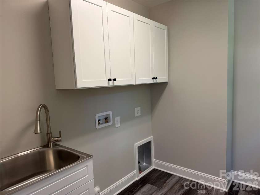 129 Jessicas Way, Lexington, NC 27292.  MLS# CAR4380803, YatesRealty ID 21948. Laundry room